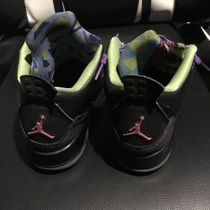 USED AUTHENTIC JORDANS SIZE 5.5y